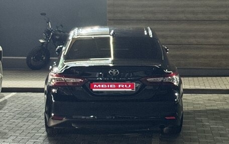 Toyota Camry, 2018 год, 2 050 000 рублей, 2 фотография