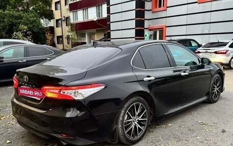 Toyota Camry, 2018 год, 2 050 000 рублей, 11 фотография