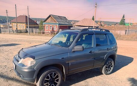 Chevrolet Niva I рестайлинг, 2018 год, 750 000 рублей, 3 фотография
