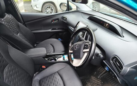 Toyota Prius IV XW50, 2017 год, 2 300 000 рублей, 11 фотография