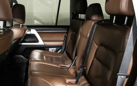 Toyota Land Cruiser 200, 2017 год, 5 299 898 рублей, 10 фотография