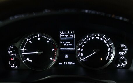 Toyota Land Cruiser 200, 2017 год, 5 299 898 рублей, 12 фотография