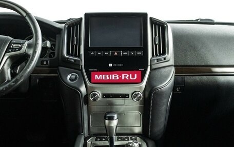 Toyota Land Cruiser 200, 2017 год, 5 299 898 рублей, 14 фотография