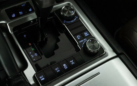 Toyota Land Cruiser 200, 2017 год, 5 299 898 рублей, 22 фотография