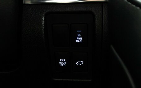 Toyota Land Cruiser 200, 2017 год, 5 299 898 рублей, 24 фотография