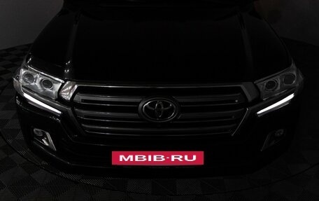 Toyota Land Cruiser 200, 2017 год, 5 299 898 рублей, 32 фотография