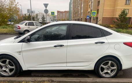 Hyundai Solaris II рестайлинг, 2014 год, 915 000 рублей, 4 фотография