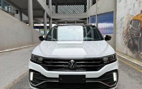 Volkswagen T-Roc I, 2022 год, 1 500 000 рублей, 2 фотография