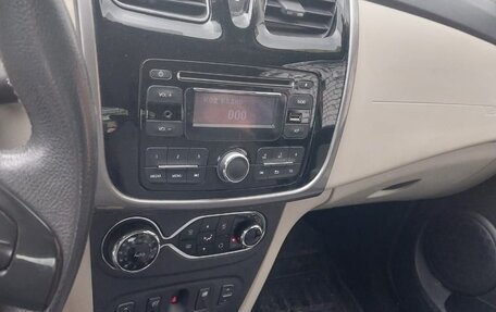 Renault Logan II, 2015 год, 900 000 рублей, 7 фотография