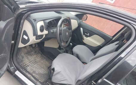 Renault Logan II, 2015 год, 900 000 рублей, 11 фотография