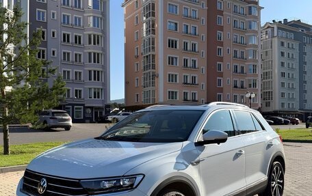 Volkswagen T-Roc I, 2021 год, 1 800 000 рублей, 1 фотография