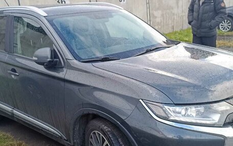 Mitsubishi Outlander III рестайлинг 3, 2016 год, 1 200 000 рублей, 6 фотография