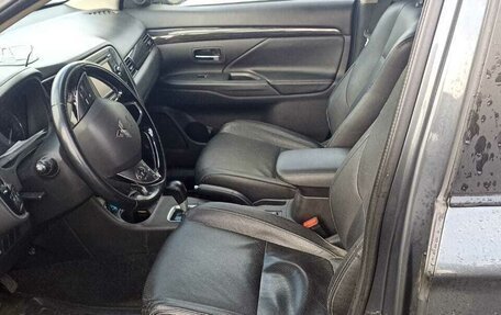 Mitsubishi Outlander III рестайлинг 3, 2016 год, 1 200 000 рублей, 3 фотография