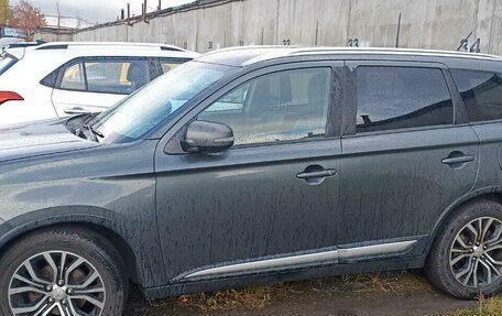 Mitsubishi Outlander III рестайлинг 3, 2016 год, 1 200 000 рублей, 5 фотография