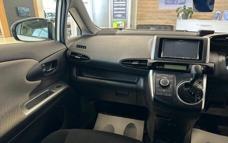 Toyota Wish II, 2011 год, 1 479 000 рублей, 14 фотография