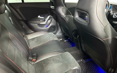 Mercedes-Benz CLA, 2019 год, 2 636 300 рублей, 13 фотография