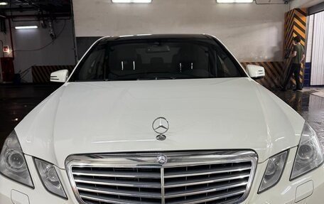Mercedes-Benz E-Класс, 2010 год, 2 700 000 рублей, 1 фотография