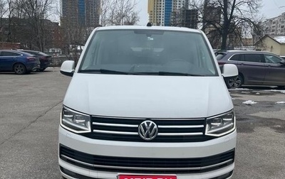Volkswagen Multivan T6 рестайлинг, 2019 год, 4 000 000 рублей, 1 фотография
