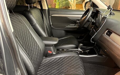 Mitsubishi Outlander III рестайлинг 3, 2017 год, 2 100 000 рублей, 11 фотография