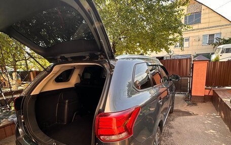 Mitsubishi Outlander III рестайлинг 3, 2017 год, 2 100 000 рублей, 9 фотография
