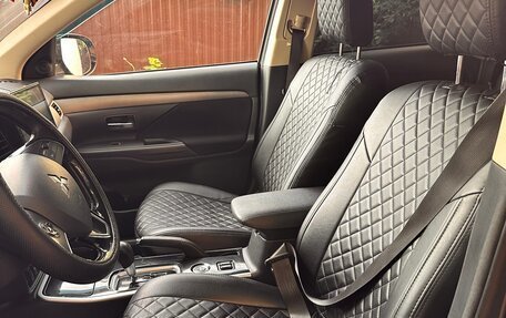 Mitsubishi Outlander III рестайлинг 3, 2017 год, 2 100 000 рублей, 12 фотография