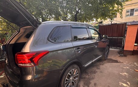 Mitsubishi Outlander III рестайлинг 3, 2017 год, 2 100 000 рублей, 8 фотография