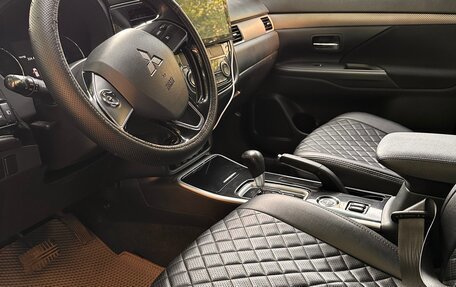 Mitsubishi Outlander III рестайлинг 3, 2017 год, 2 100 000 рублей, 13 фотография