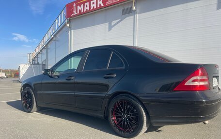 Mercedes-Benz C-Класс, 2006 год, 700 000 рублей, 1 фотография