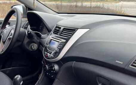 Hyundai Solaris II рестайлинг, 2011 год, 500 000 рублей, 17 фотография