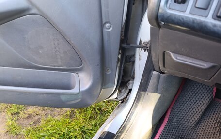 Toyota Avensis III рестайлинг, 1999 год, 240 000 рублей, 9 фотография