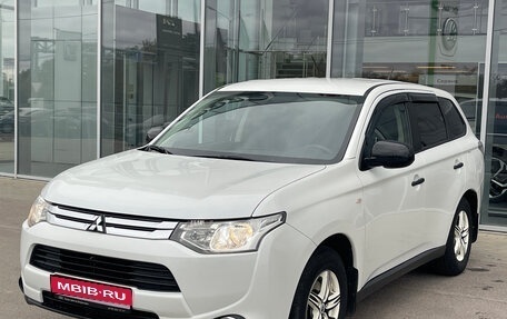 Mitsubishi Outlander III рестайлинг 3, 2014 год, 1 100 000 рублей, 1 фотография