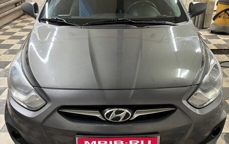 Hyundai Solaris II рестайлинг, 2013 год, 900 000 рублей, 1 фотография