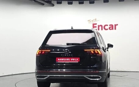 Volkswagen Tiguan II, 2022 год, 3 677 432 рублей, 2 фотография