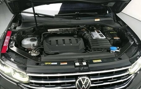 Volkswagen Tiguan II, 2022 год, 3 677 432 рублей, 8 фотография