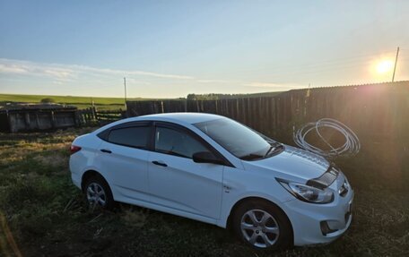 Hyundai Solaris II рестайлинг, 2012 год, 680 000 рублей, 1 фотография