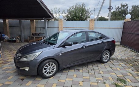 Hyundai Solaris II рестайлинг, 2015 год, 600 000 рублей, 1 фотография