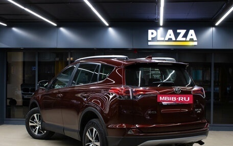 Toyota RAV4, 2017 год, 2 249 000 рублей, 3 фотография