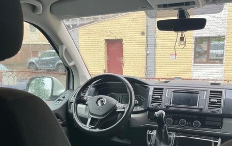 Volkswagen Multivan T6 рестайлинг, 2019 год, 4 000 000 рублей, 11 фотография