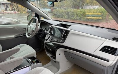 Toyota Sienna III, 2010 год, 1 950 000 рублей, 1 фотография