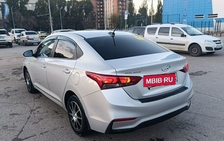Hyundai Solaris II рестайлинг, 2018 год, 900 000 рублей, 2 фотография