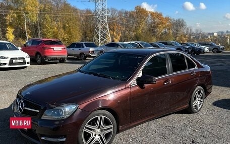 Mercedes-Benz C-Класс, 2011 год, 1 050 000 рублей, 2 фотография