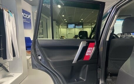Toyota Land Cruiser Prado 150 рестайлинг 2, 2017 год, 3 950 000 рублей, 12 фотография