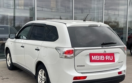 Mitsubishi Outlander III рестайлинг 3, 2014 год, 1 100 000 рублей, 6 фотография