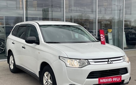 Mitsubishi Outlander III рестайлинг 3, 2014 год, 1 100 000 рублей, 3 фотография