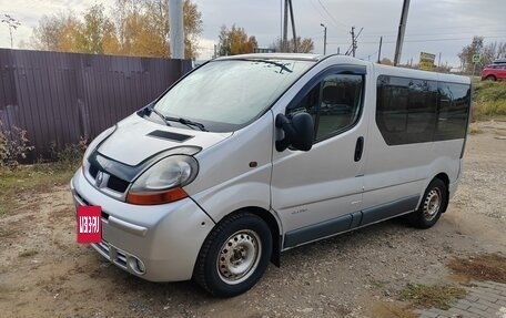 Renault Trafic, 2004 год, 850 000 рублей, 3 фотография