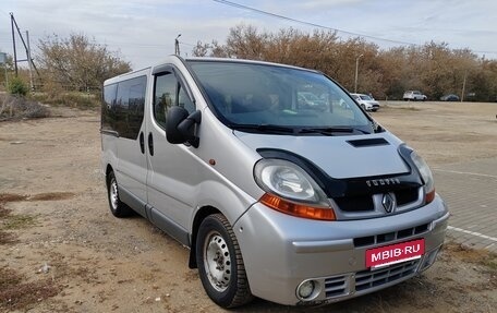 Renault Trafic, 2004 год, 850 000 рублей, 2 фотография