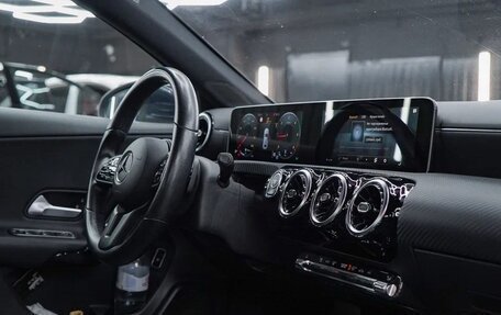 Mercedes-Benz A-Класс, 2019 год, 2 950 000 рублей, 7 фотография