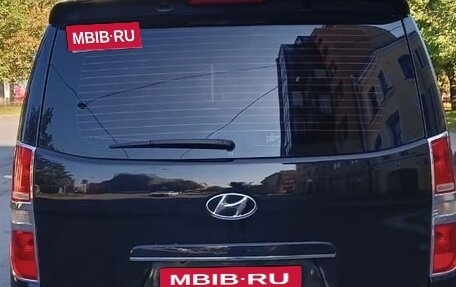 Hyundai Grand Starex Grand Starex I рестайлинг 2, 2011 год, 1 800 000 рублей, 2 фотография