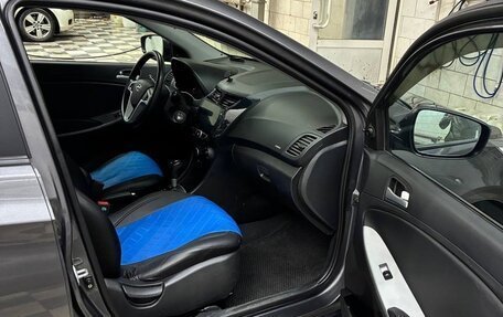 Hyundai Solaris II рестайлинг, 2013 год, 900 000 рублей, 5 фотография