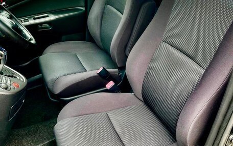 Toyota Wish II, 2003 год, 755 555 рублей, 6 фотография